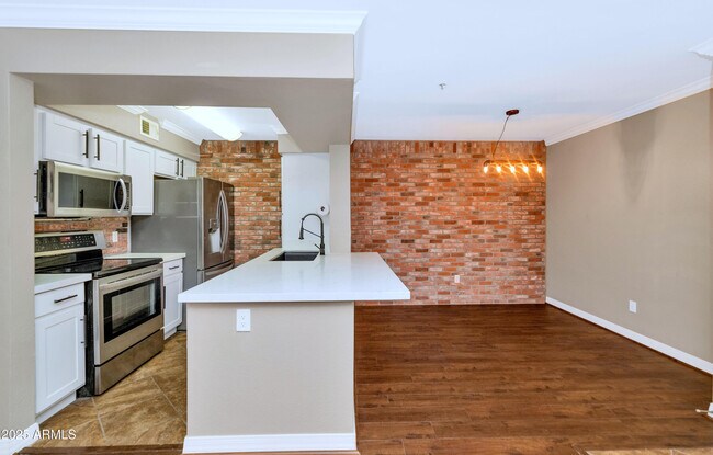 Photo - 2025 E Campbell Ave Unidad 143