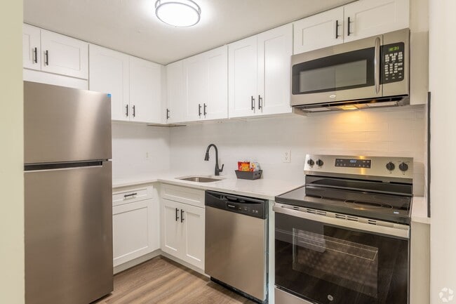 Photo - Country Club Apartments