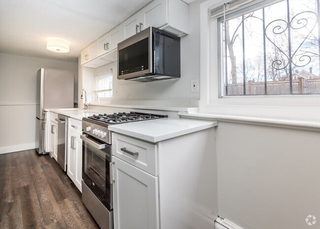 Building Photo - 46 Bolton St Unit 2 Rental