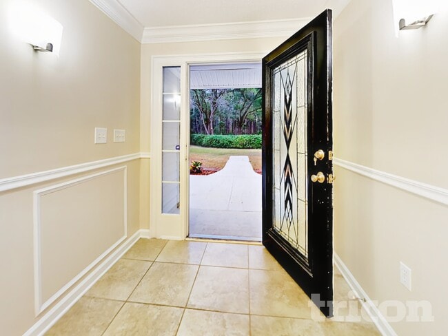 Photo - 832 Worth Rd