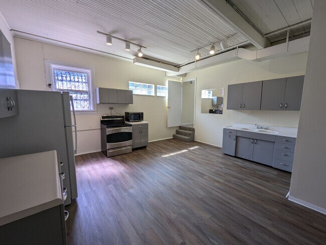Photo - Get $500.00 Off 1st Month's Rent With a Mo...