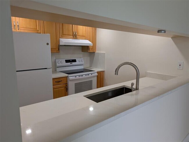 Photo - 6040 Shaker Wood Cir Unit 106