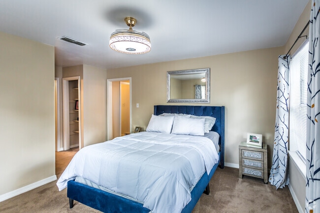 2 BR, 2 BA - 1080SF