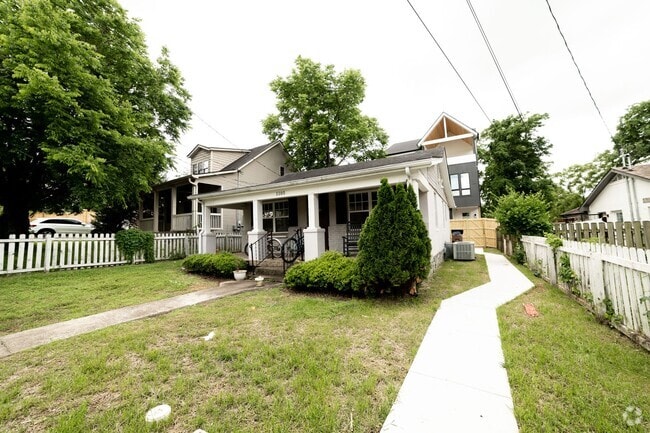 Building Photo - Charming 3-Bedroom Furnished Home – Walk t...