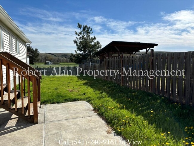 Photo - 4008 NE Riverside Ave