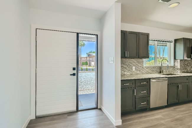 Photo - 1930 E Missouri Ave