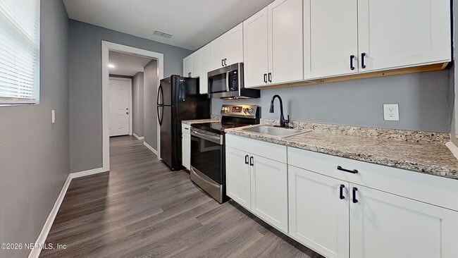 Photo - 535 W 59th St