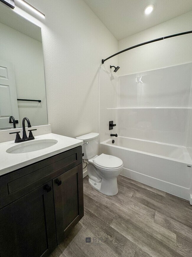 Photo - Pet Friendly 2 bed/ 2 bath apartment! Unit # 203