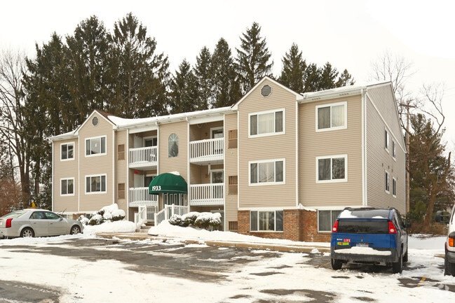 Grossbeck Pines Apartments - Grossbeck Pines Apartments