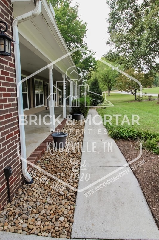 Photo - 808 Pioneer Dr