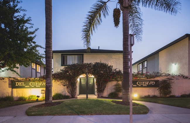Del Ciervo Apartments - Del Ciervo Apartments