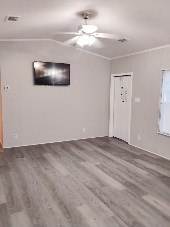 Photo - 110 N Michigan St