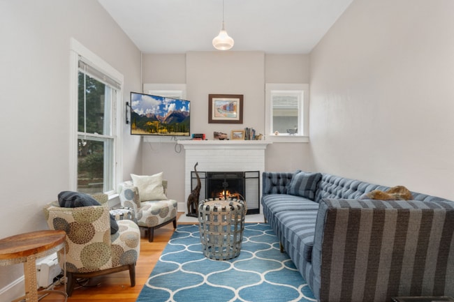 Photo - 431 W Oak St