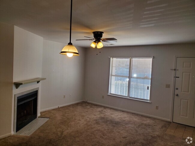 Building Photo - 139 Country Town Dr Rental