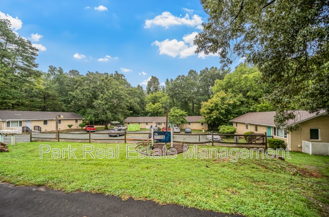 Building Photo - 221 Howell St