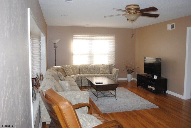 Photo - 110 N Gladstone Ave