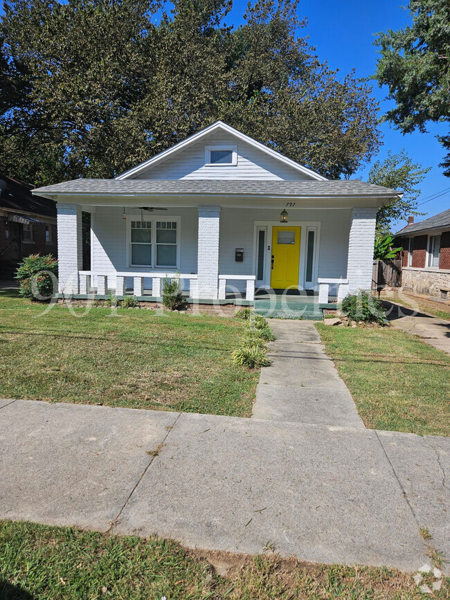 Building Photo - 797 S Cox St Rental