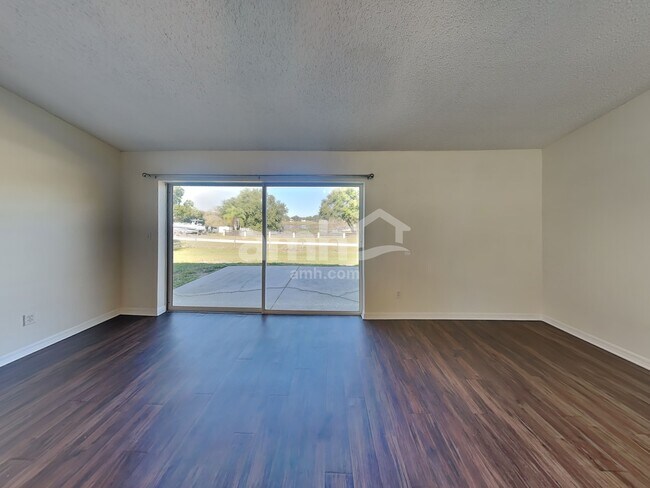 Photo - 1037 Sandhill St