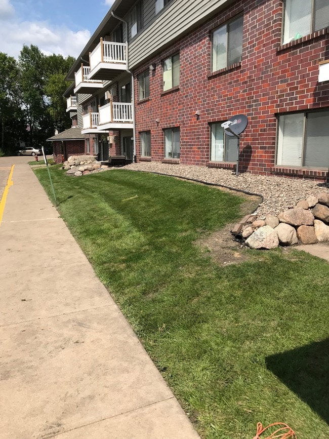 Building Photo - 5285 Manchester Dr Unit 105 Rental