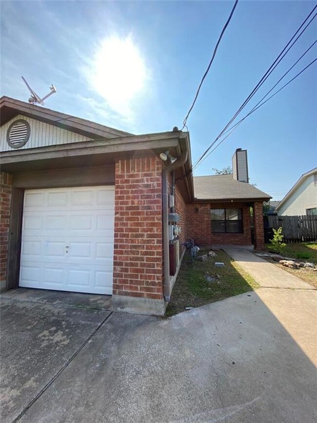 Building Photo - 214 Tamara Dr Unit B Rental