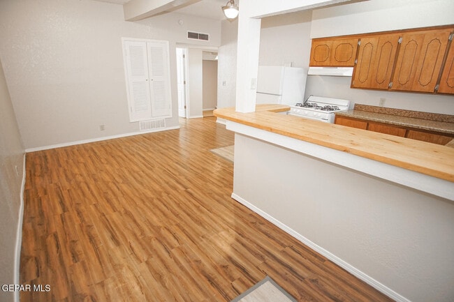 Photo - 3403 Pershing Dr House