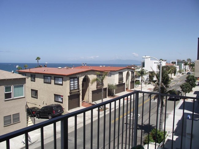 Photo - 2804 Manhattan Ave