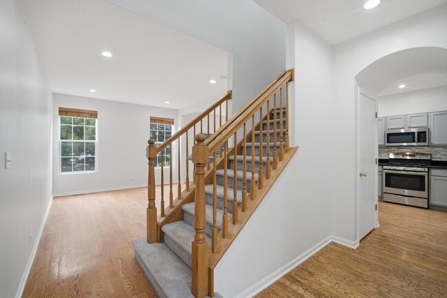Photo - 611 Lakeridge Ct
