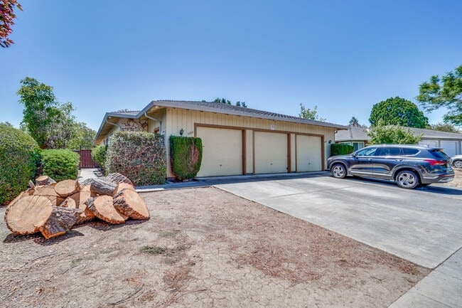 3484-3486 Angelina Dr