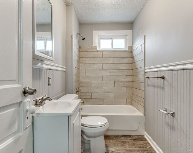 Photo - 2 Bedroom/1 Bath in Carrick - Available NOW!