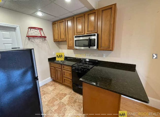 Photo - 225 Newbury St