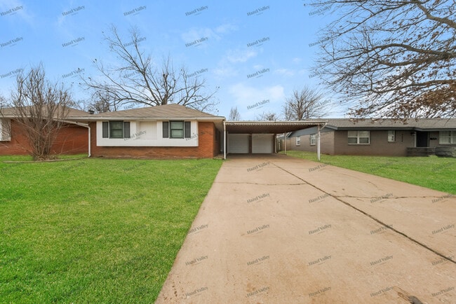 Building Photo - 4812 Woodview Dr