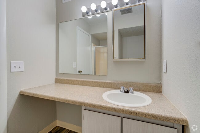 2BR, 1BA - 900SF - Bathroom