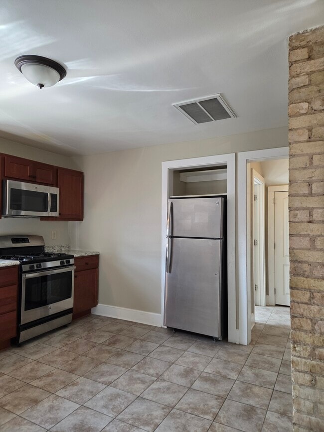 Photo - 2213 S Robinson Ave Unit UPPER