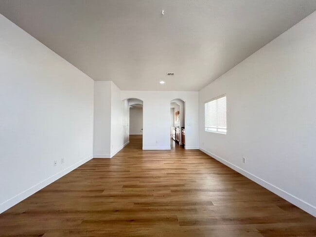 5121 1st Sun St