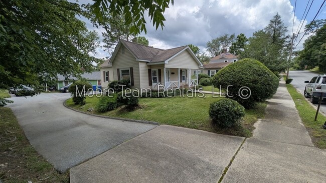 Photo - 2/1 House on 3rd Ave W