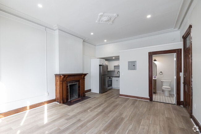 1BR, 1BA - 529SF - Living Room - 441 State St