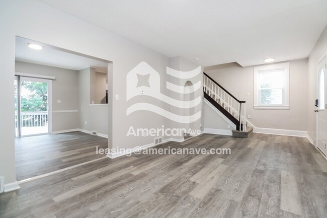 Photo - 1222 Main St