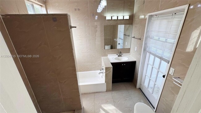 Photo - 165 NE 162nd St