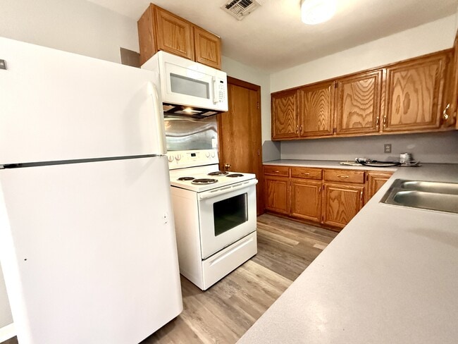 Photo - 427 Locust St NW