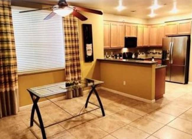 Photo - 700 Old Oak Ln