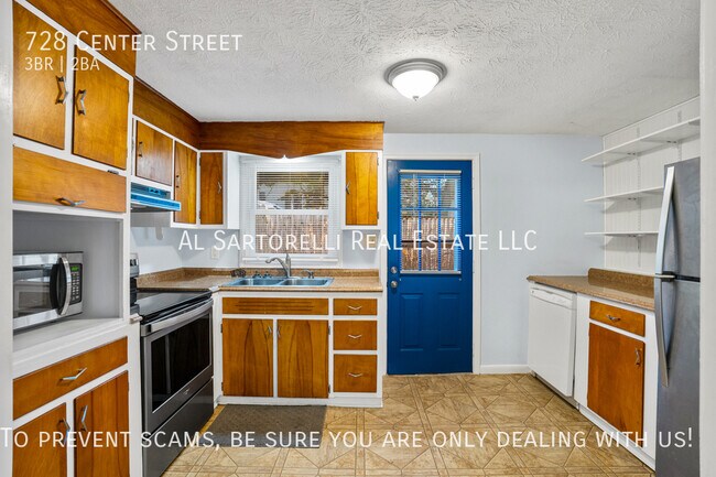 Photo - 728 Center St