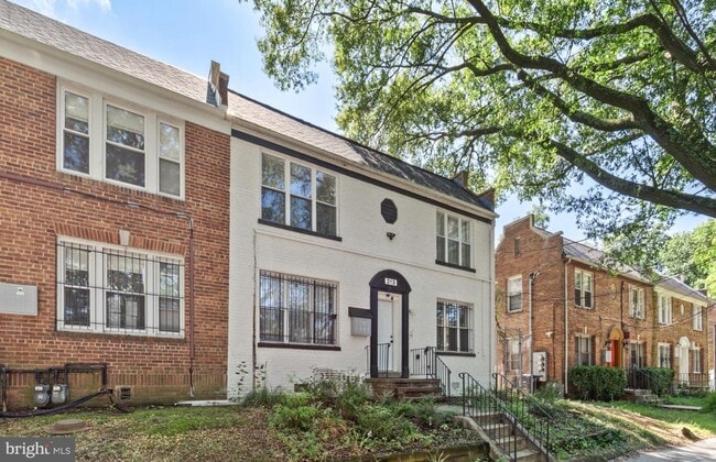 Building Photo - 313 Parkland Pl SE Unit 3