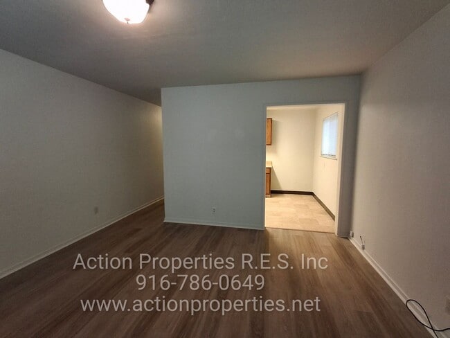 Photo - Central Roseville -Duplex 1 Bed, 1 Bath Duplex Large Fenced Yard, Gardener Included - No Laundry ...