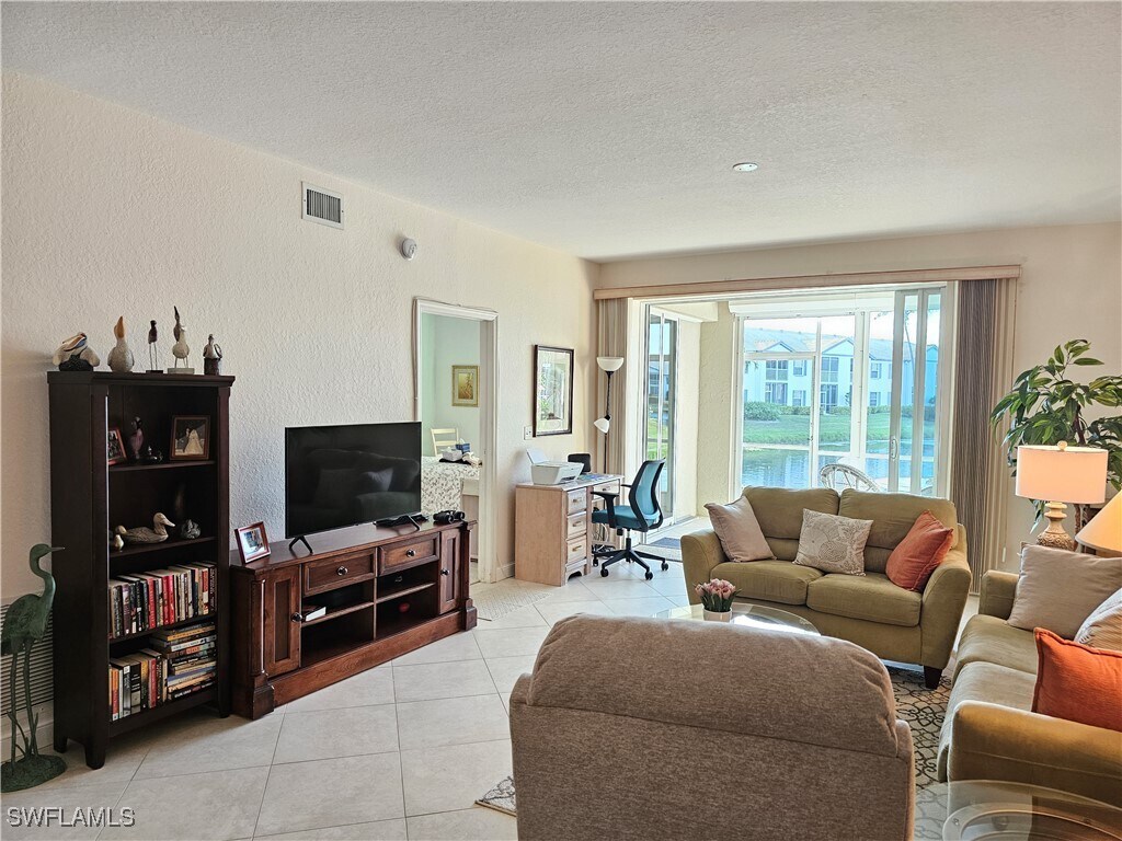 Photo - 818 Tanbark Dr Unit 102