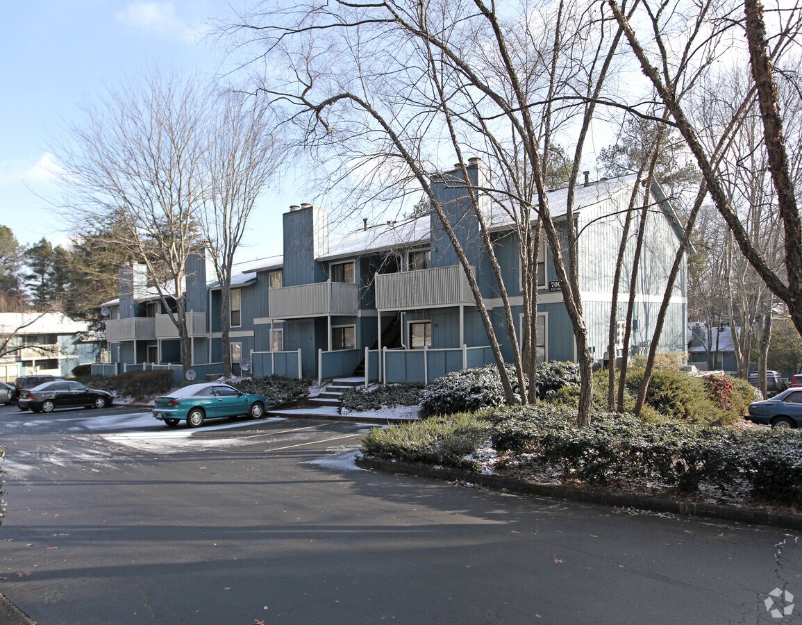 Flagstone Village - Flagstone Village Apartments