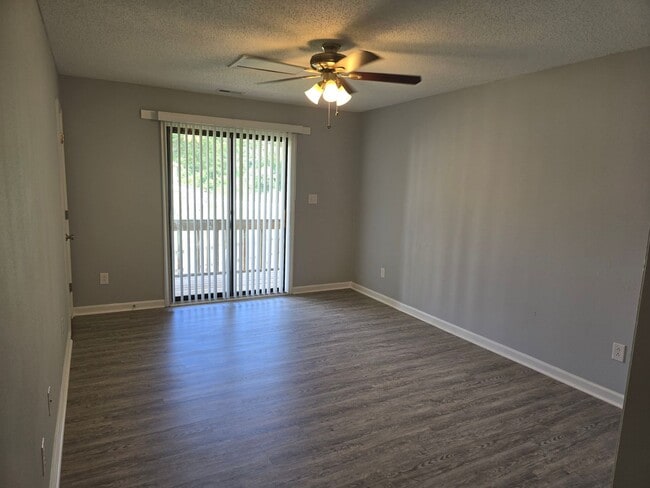 Photo - 2 Bedrooms/1 Bath Upstairs unit