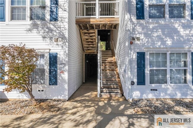 Building Photo - 1027 Waterford Dr Unit 1027