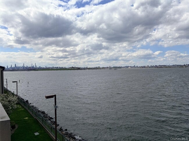 Building Photo - 5-20 115th St Unit 520E