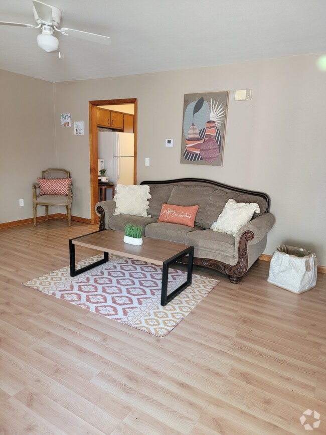 Building Photo - 1026 N Jefferson St Unit 1026  A Rental