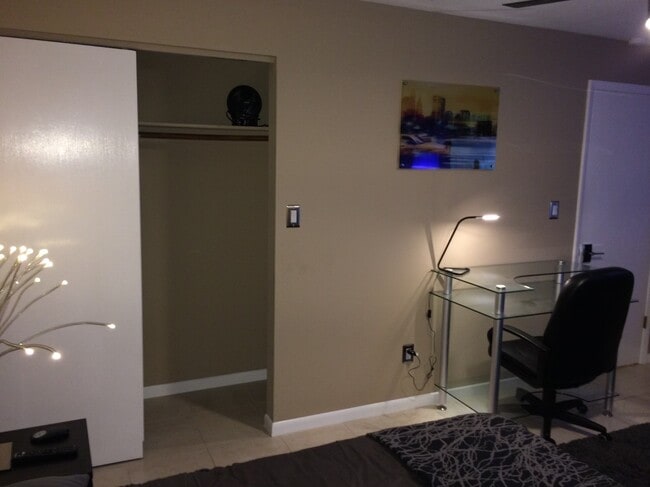 Photo - 201 Desoto St